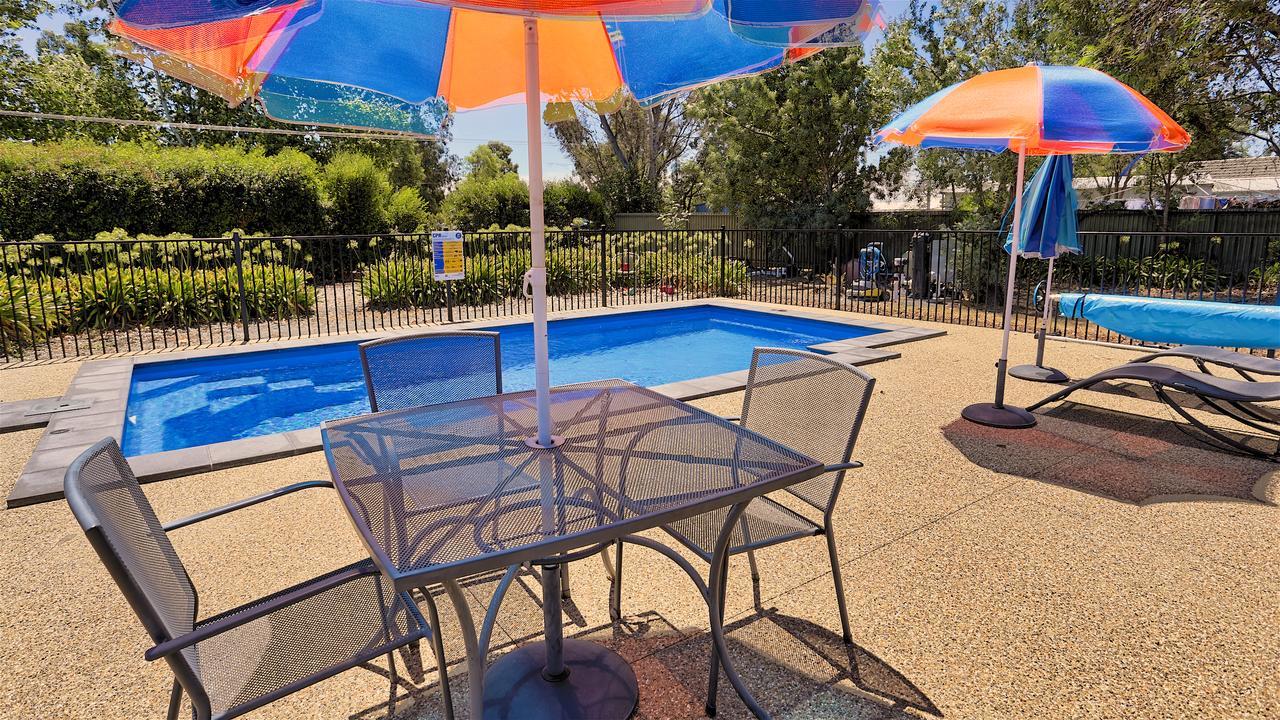 Castle Creek Motor Inn Euroa Exteriör bild